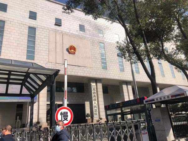 松江律師事務(wù)所來講講持刀追砍致使他人泅水逃避導(dǎo)致溺水死亡的如何定罪