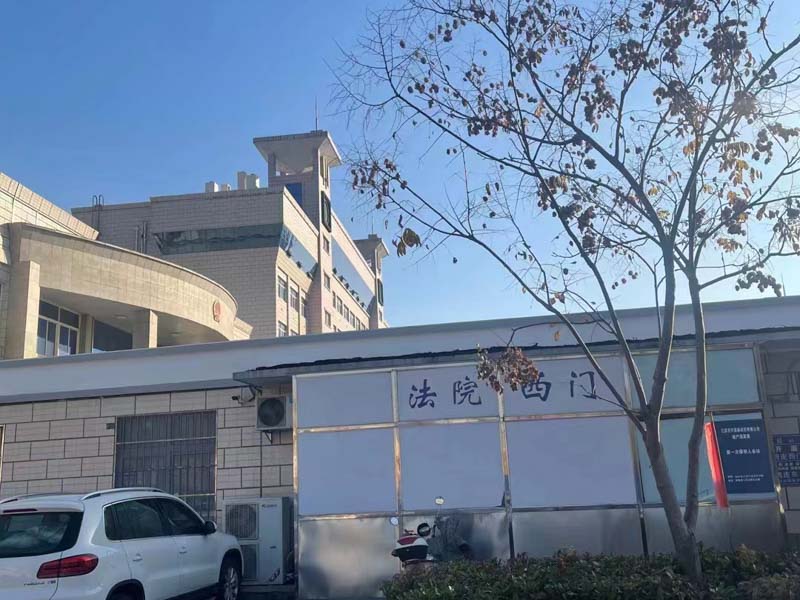 購(gòu)房合同解除的情況有哪些？上海律師咨詢?yōu)槟獯? src="/uploads/76/393.jpg"/></p>
<p>
　　第十七條商品房買賣合同沒(méi)有規(guī)定liquidated damage 金額或損失賠償金額的計(jì)算方法。Liquidated damage 金額或損失賠償金額可參照以下標(biāo)準(zhǔn)確定:
</p>
<p>
　　逾期不付的，按照金融機(jī)構(gòu)按照中國(guó)人民銀行規(guī)定計(jì)算的逾期貸款利息標(biāo)準(zhǔn)計(jì)算。
</p>
<p>
　　逾期交付使用的，按照相關(guān)主管部門公布的或有資質(zhì)的房地產(chǎn)評(píng)估機(jī)構(gòu)評(píng)估的同地段同類房屋逾期交付期間的租金標(biāo)準(zhǔn)確定。
</p>
<p>
　　《最高國(guó)民法院對(duì)于審理商品房生意合同糾紛案件適用法律若干問(wèn)題的解釋》第十五條。根據(jù)合同法第九十四條，推遲交付房屋的賣方或推遲支付房屋購(gòu)買價(jià)款的買方在被敦促后三個(gè)月內(nèi)不履行義務(wù)，如果一方當(dāng)事人要求取消合同，除非雙方當(dāng)事人另有約定，否則應(yīng)予以支持。
</p>
<p>
　　法律沒(méi)有規(guī)定或者當(dāng)事人未約定的，行使撤銷權(quán)的合理期限為對(duì)方提醒后三個(gè)月。對(duì)方不申請(qǐng)撤銷權(quán)的，自撤銷權(quán)發(fā)生之日起一年內(nèi)行使撤銷權(quán); 對(duì)方不在期限內(nèi)行使撤銷權(quán)的，撤銷權(quán)消滅。
</p>
<p>
　　除了我們需要在前期嚴(yán)格把握施工進(jìn)度，做好合理利用財(cái)務(wù)人員安排、避免因資金斷裂影響企業(yè)項(xiàng)目發(fā)展進(jìn)程時(shí)，在銷售管理階段應(yīng)當(dāng)注意把握以下事項(xiàng)：
</p>
<p>
　　1、在購(gòu)房合同中，應(yīng)量力而行設(shè)定房屋及相關(guān)權(quán)證的交付期限，考慮多重因素，留足時(shí)間，避免設(shè)定過(guò)于嚴(yán)格的交付期限。
</p>
<p>
　　2、合理設(shè)定違約責(zé)任和違約金數(shù)額，避免違約金過(guò)高。
</p>
<p>
　　3、除了通過(guò)法定免責(zé)事由，開發(fā)商企業(yè)可以與購(gòu)房戶自行在進(jìn)行合同中約定或者其他公司免責(zé)事由。但應(yīng)注意不可避免該約定被認(rèn)定為無(wú)效的格式條款。故在合同中，應(yīng)以發(fā)展較為醒目位置、字體設(shè)計(jì)提示購(gòu)房戶，可以使用要求自己購(gòu)房戶在免責(zé)事由處單獨(dú)簽字確認(rèn)。
</p>
<p>
　　4、針對(duì)交房、辦證等事項(xiàng)需要購(gòu)房人配合的，應(yīng)在合同中明確雙方的權(quán)利義務(wù)，特別是需要購(gòu)房人辦理的手續(xù)和費(fèi)用，并注明購(gòu)房人拖延和不配合的后果。
</p>
<p>
　　5、合同中應(yīng)明確規(guī)定雙方的有效聯(lián)系方式。發(fā)送通知時(shí)，應(yīng)留存送達(dá)回執(zhí)等相關(guān)憑證，留存提醒、協(xié)商等環(huán)節(jié)的相關(guān)證據(jù)。
</p>
<p>
　　6、如果延期交房或延期申請(qǐng)不可避免，應(yīng)積極與購(gòu)房者溝通，盡量達(dá)成書面補(bǔ)充協(xié)議，將糾紛解決在萌芽狀態(tài)。
</p>
<p style="TEXT-ALIGN: center"><img alt=