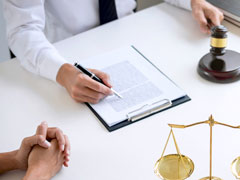 <b>普陀區(qū)律師視角：被起訴時法院是否會查銀行賬戶</b>